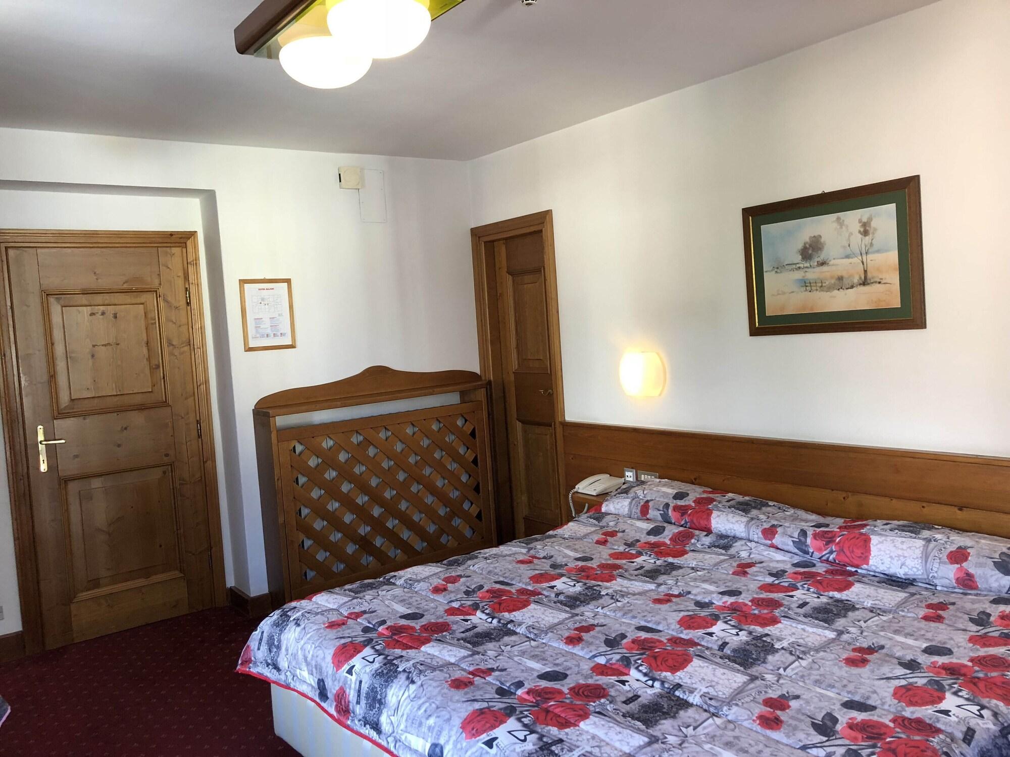 Hotel Majoni كورتينا دامبيتزو المظهر الخارجي الصورة