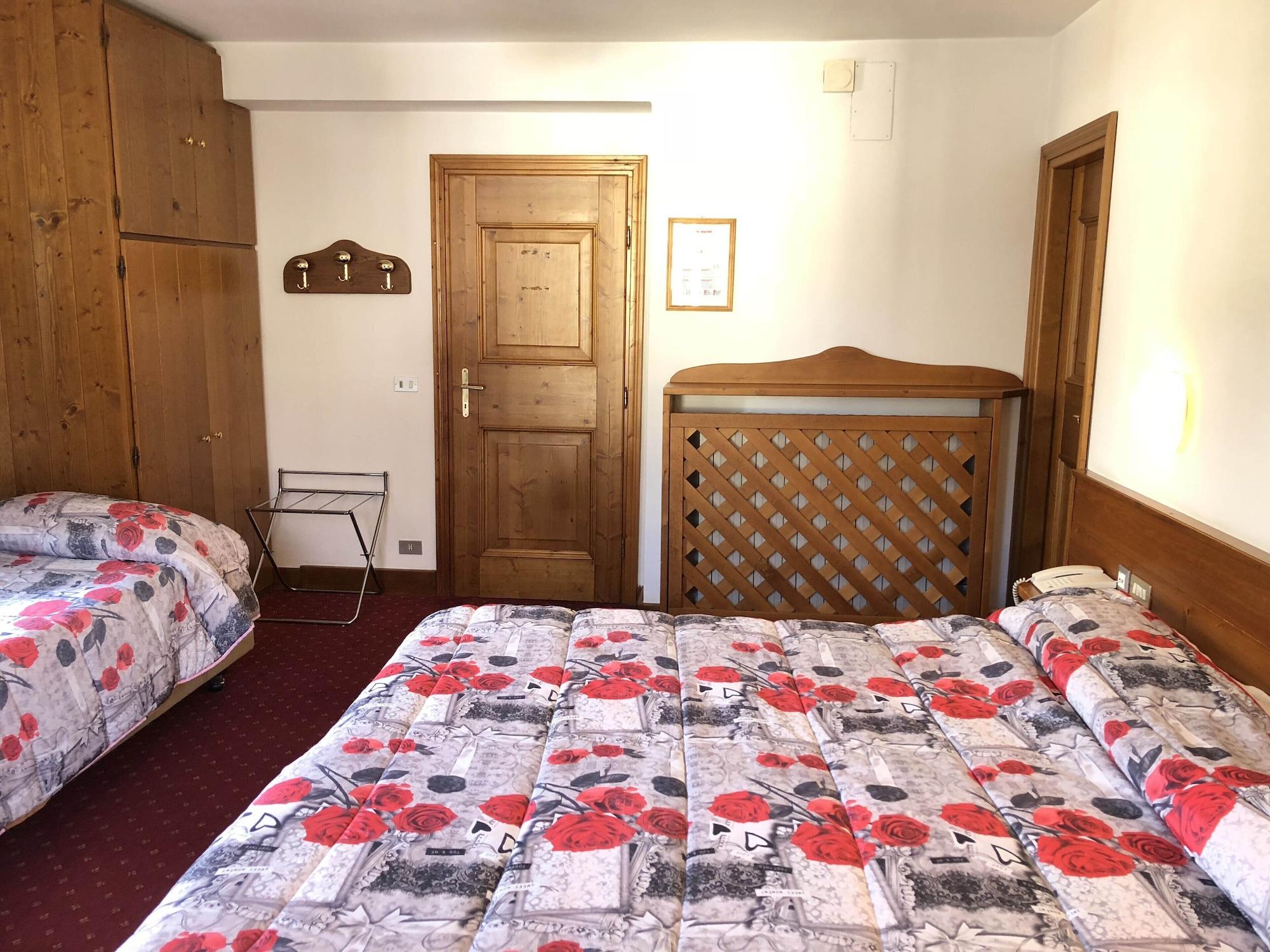 Hotel Majoni كورتينا دامبيتزو المظهر الخارجي الصورة