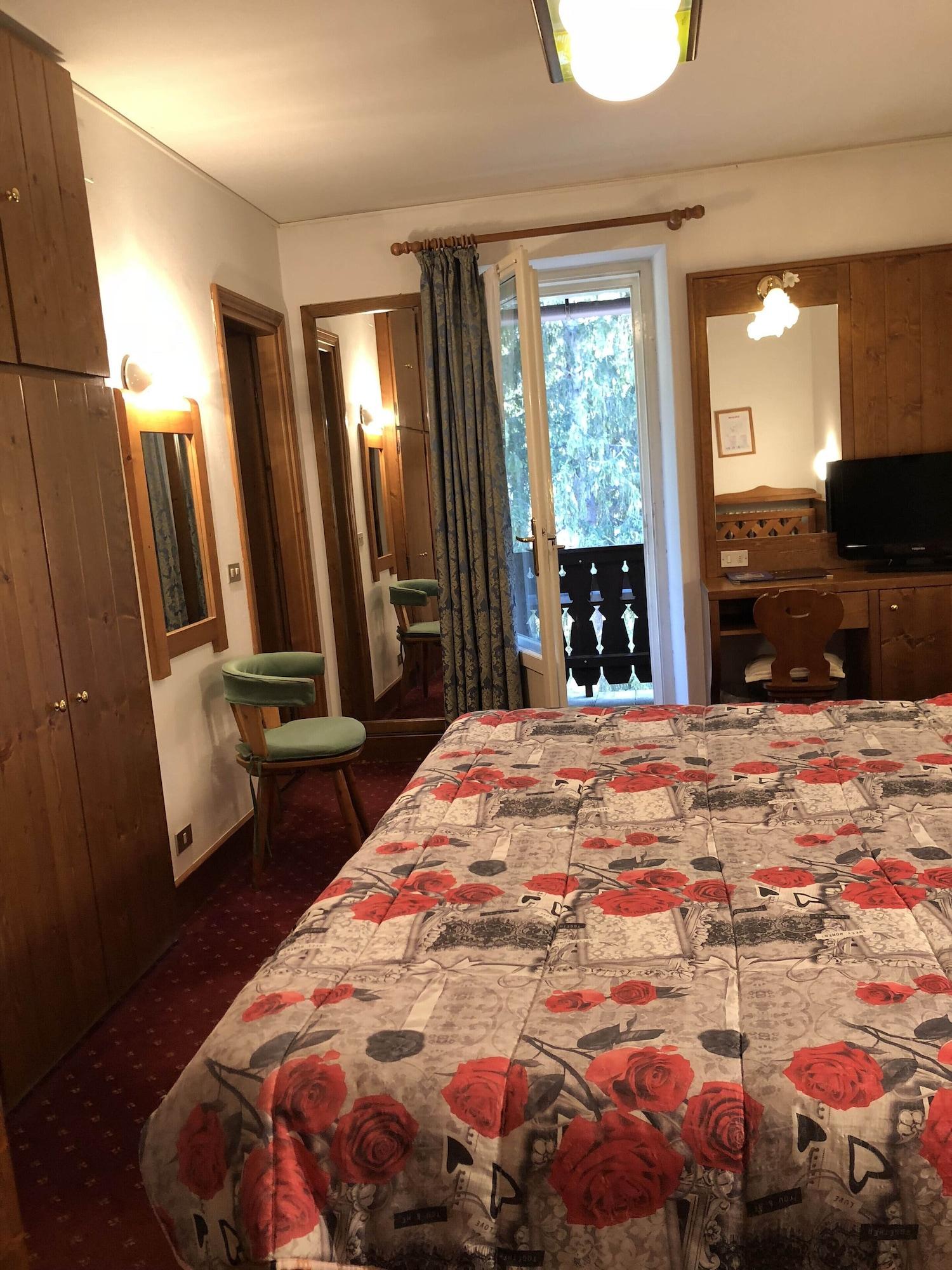 Hotel Majoni كورتينا دامبيتزو المظهر الخارجي الصورة