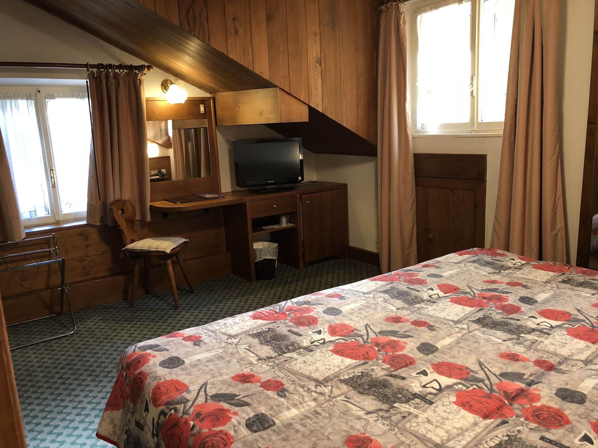 Hotel Majoni كورتينا دامبيتزو المظهر الخارجي الصورة