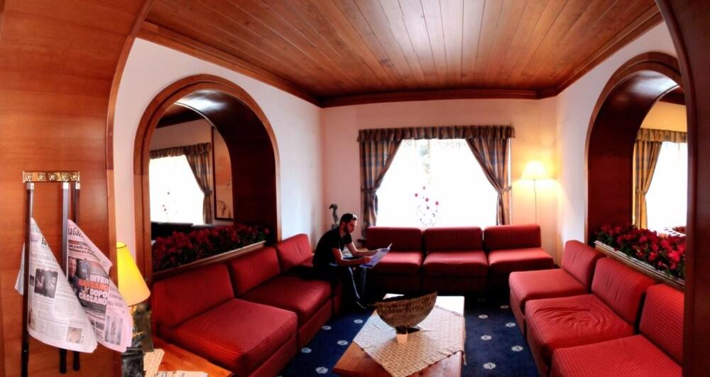 Hotel Majoni كورتينا دامبيتزو المظهر الخارجي الصورة