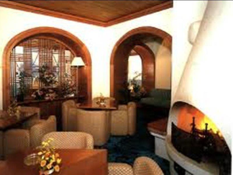 Hotel Majoni كورتينا دامبيتزو المطعم الصورة