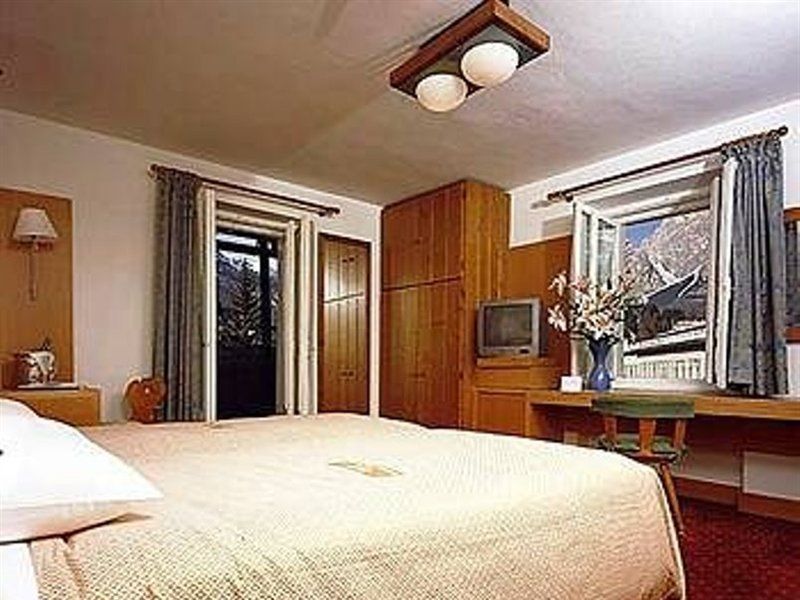 Hotel Majoni كورتينا دامبيتزو الغرفة الصورة