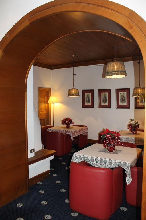 Hotel Majoni كورتينا دامبيتزو المظهر الخارجي الصورة