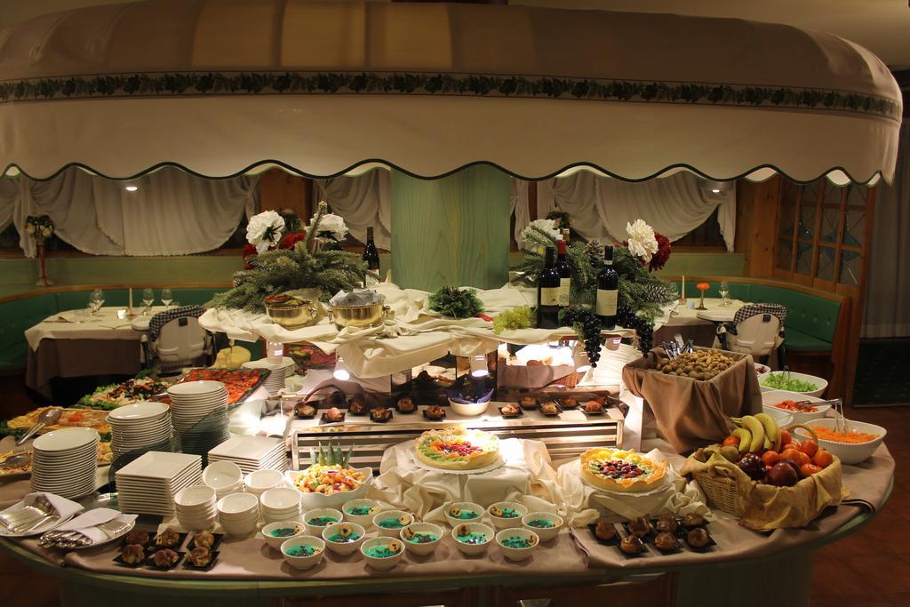 Hotel Majoni كورتينا دامبيتزو المظهر الخارجي الصورة