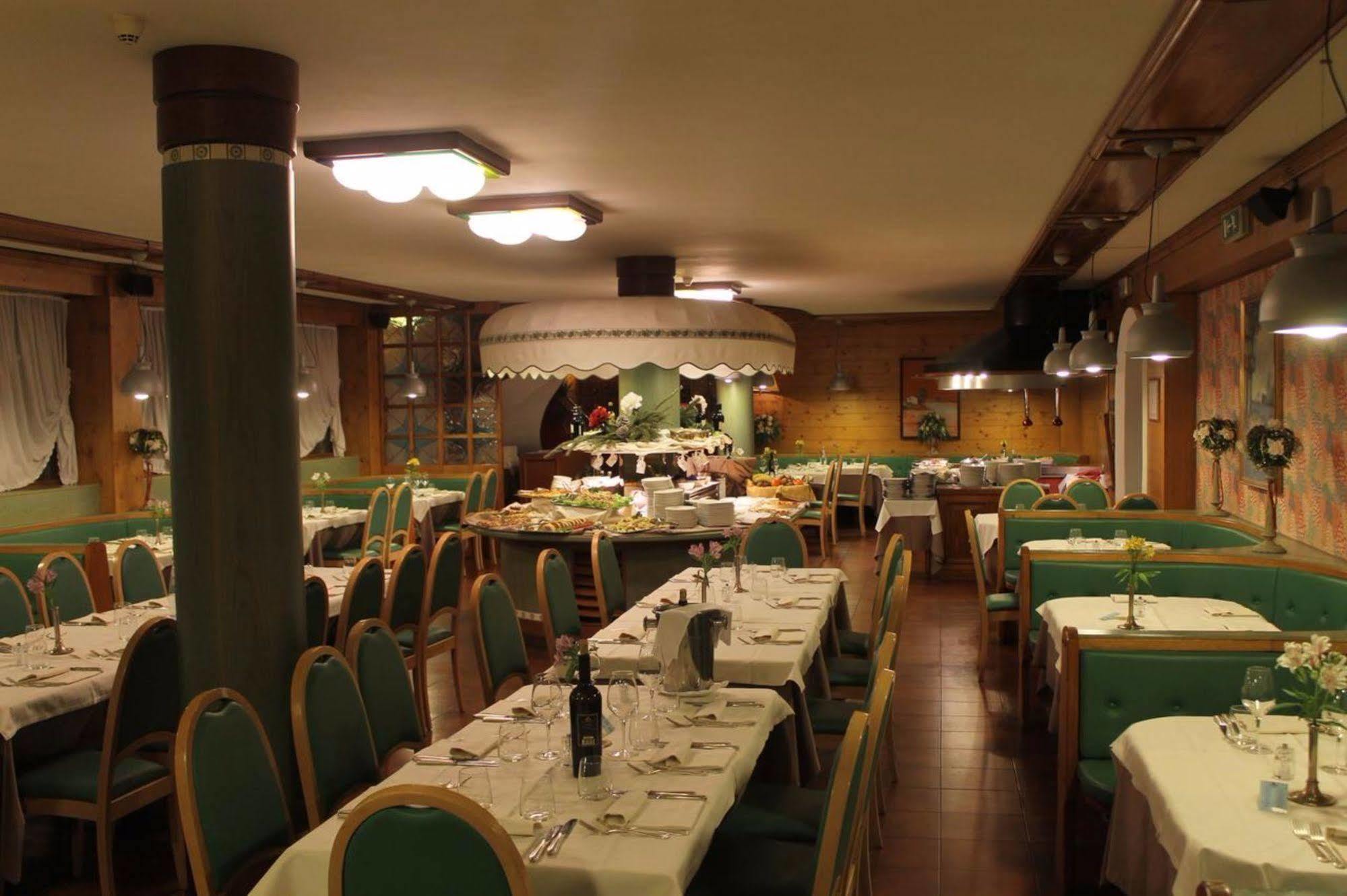 Hotel Majoni كورتينا دامبيتزو المظهر الخارجي الصورة