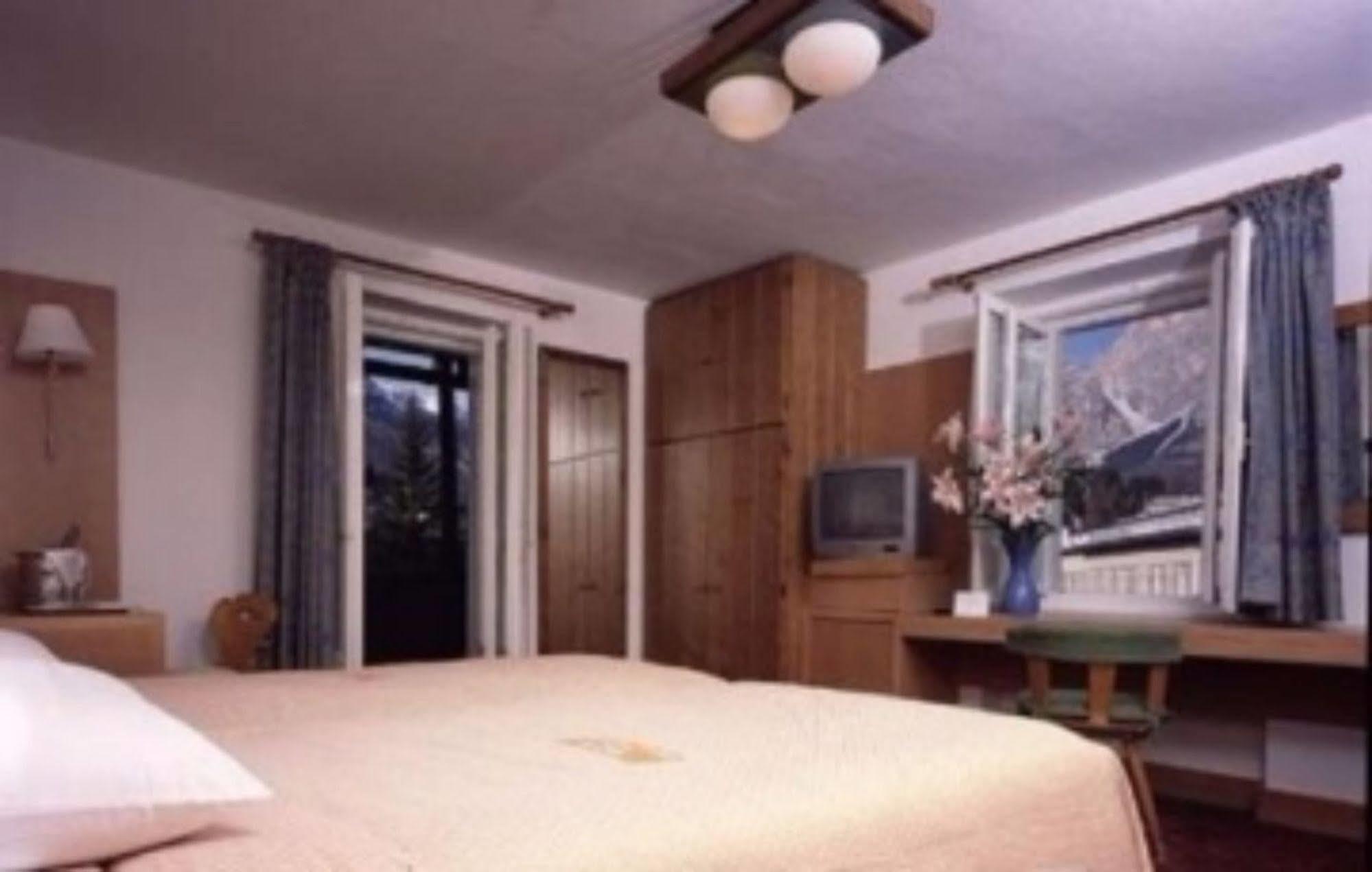 Hotel Majoni كورتينا دامبيتزو المظهر الخارجي الصورة