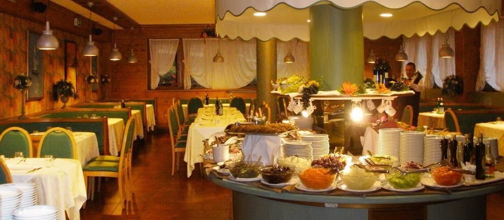 Hotel Majoni كورتينا دامبيتزو المظهر الخارجي الصورة